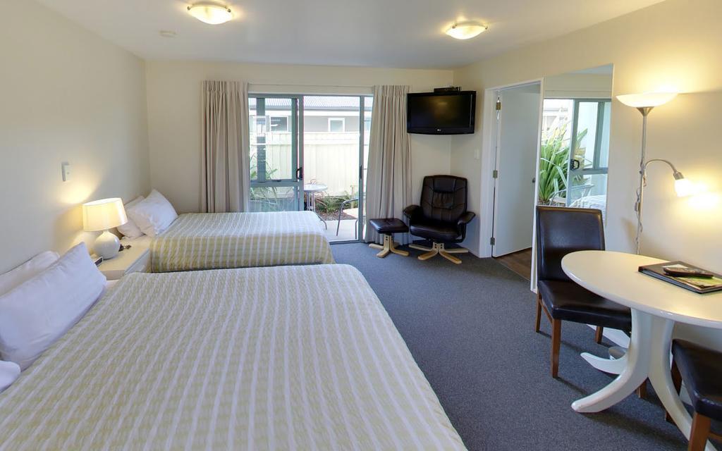 Westport Spa Motel Екстер'єр фото