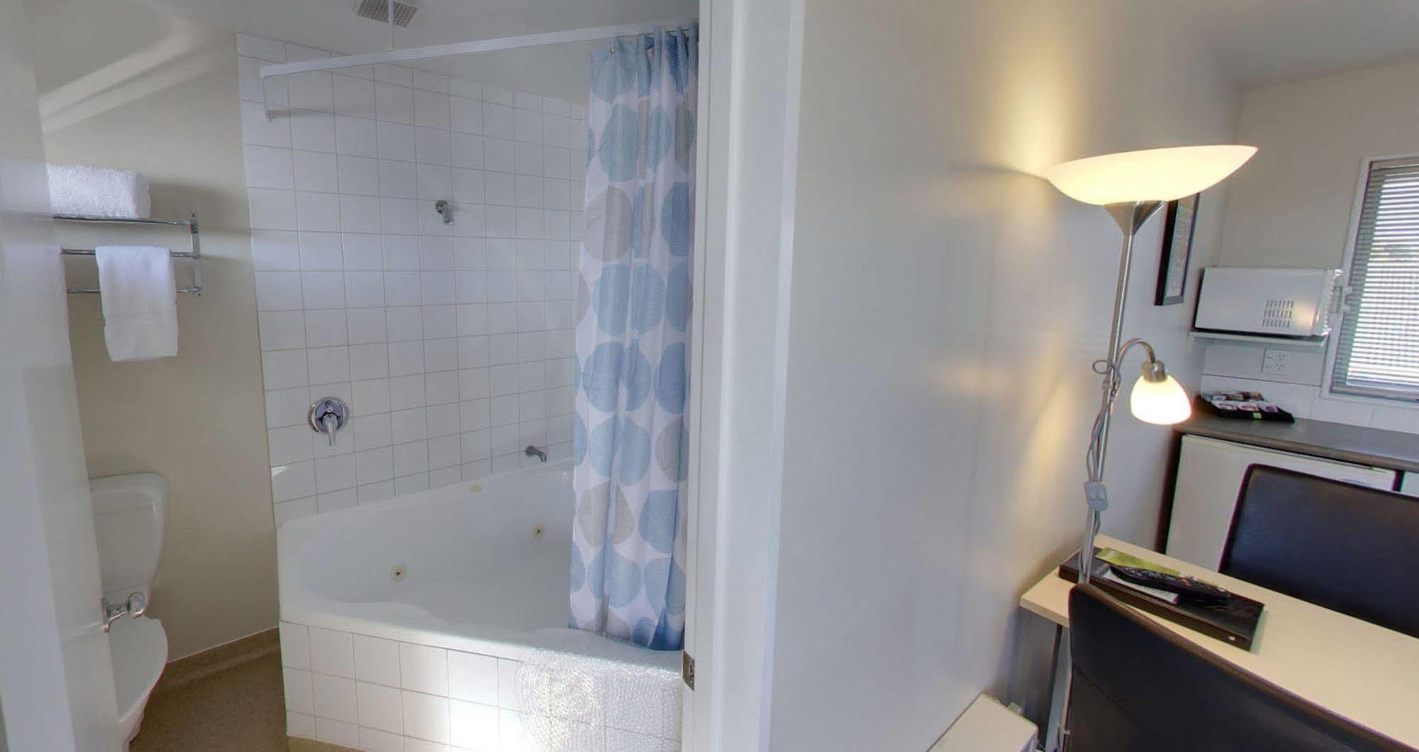 Westport Spa Motel Екстер'єр фото